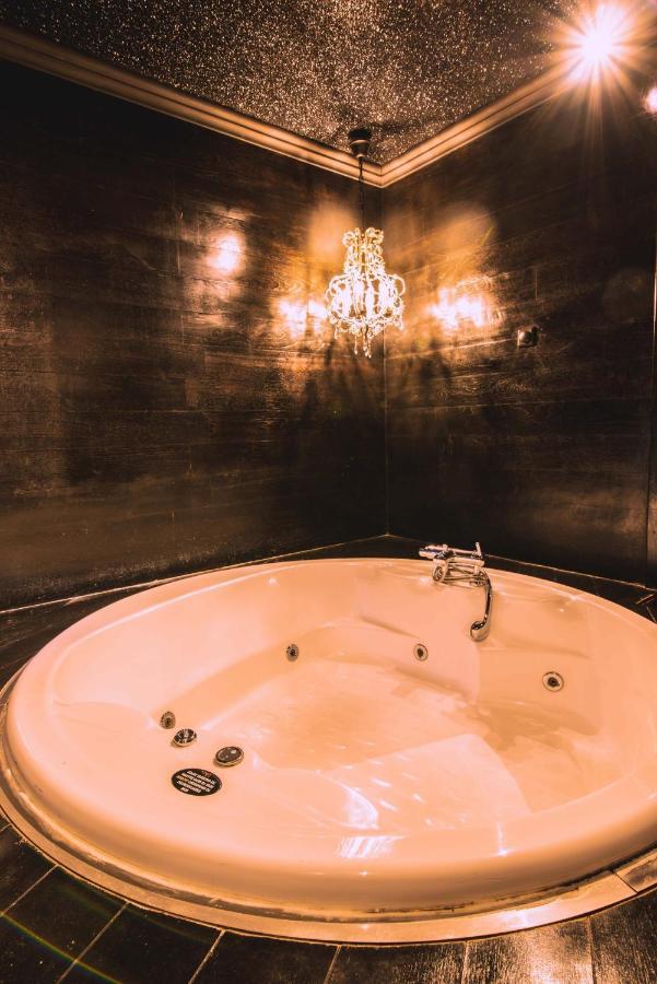 Ruby Rooms Kifisia - Adults Only Athens Luaran gambar